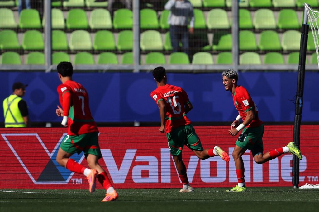 أشبال الأطلس يواصلون الحلم.. المغرب إلى نهائي كأس العالم للشباب بعد فوز مثير على فرنسا