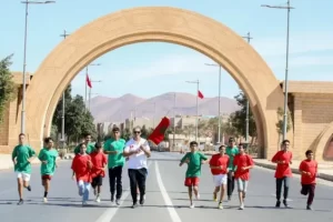كلميم تحتضن المرحلة العاشرة من سباق التناوب الرمزي للمسيرة الخضراء في أجواء وطنية مفعمة بالفخر