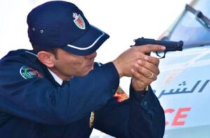 سلا.. شرطي يضطر لاستعمال سلاحه الوظيفي لتوقيف جانح عرض عناصر الأمن لاعتداء خطير بالسلاح الأبيض