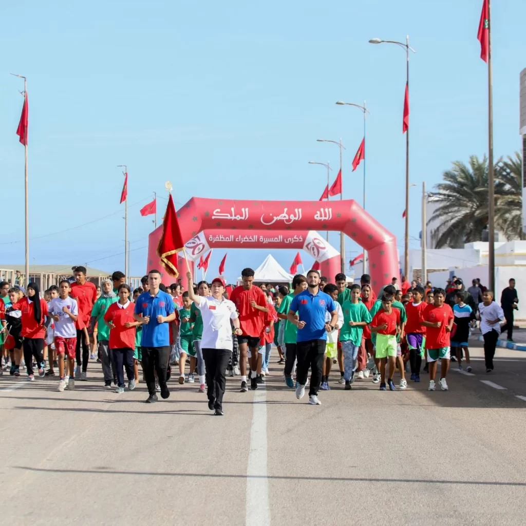 انطلاق المرحلة الثانية عشرة من سباق المسيرة الخضراء الرمزي من طرفاية نحو العيون