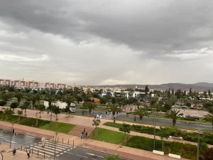 أمطار وزخات رعدية مرتقبة بعدة مناطق بالمملكة.. وثلوج فوق قمم الأطلس الكبير