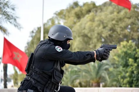 استعمال السلاح الوظيفي بأولاد تايمة لتوقيف مروج مخدرات عرض شرطيا لاعتداء خطير