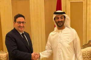 المغرب والإمارات يعززان التعاون في الطيران المدني على هامش معرض دبي للطيران