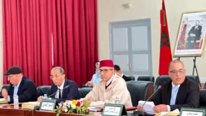 المجلس الإقليمي لاشتوكة آيت باها يعزز الخدمات الصحية والتعليمية والطرقية في دورة استثنائية