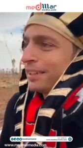 مشجع مصري بزيّ الفراعنة