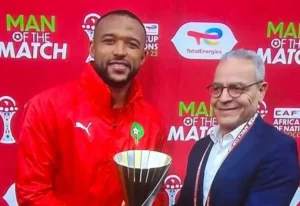 أيوب الكعبي يتوج بجائزة أفضل لاعب في مباراة المغرب وزامبيا