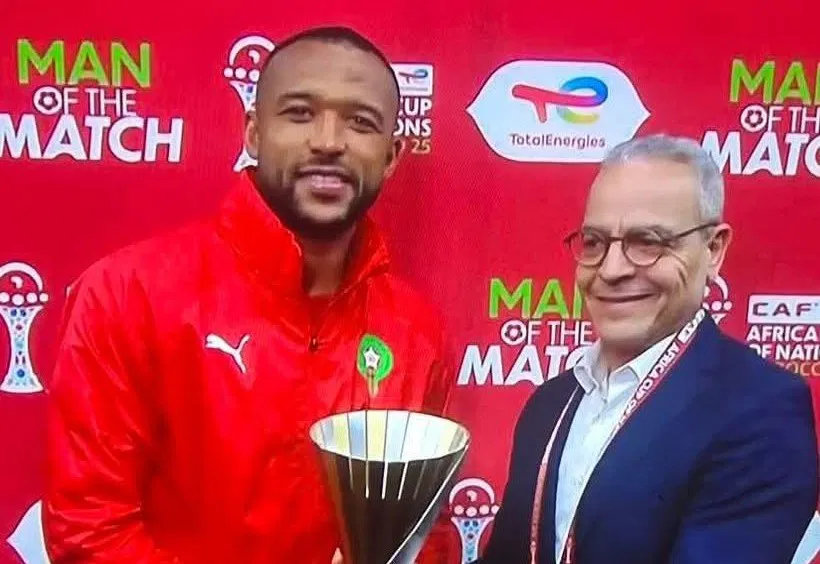 أيوب الكعبي يتوج بجائزة أفضل لاعب في مباراة المغرب وزامبيا