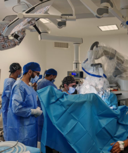 المركز الاستشفائي الجامعي محمد السادس بأكادير يحقق إنجازا طبيا وطنيا في أول عملية ترميم للإحليل بالجراحة المجهرية
