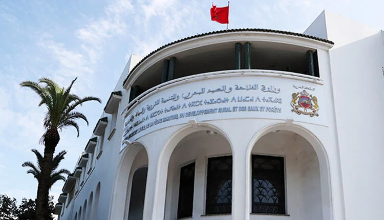 تكريم موظفي وزارة الفلاحة والصيد البحري بالأوسمة الملكية اعترافا بالكفاءة والخدمة العامة