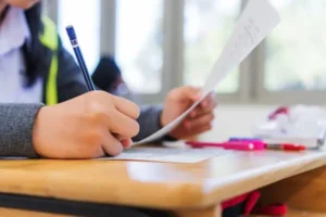 وزارة التربية الوطنية تتخذ إجراءات عاجلة بعد تسريب امتحانات “مؤسسات الريادة”