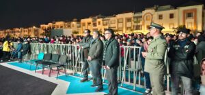 من Fan Zone بنسركاو… والي جهة سوس ماسة سعيد أمزازي يواكب مباراة المنتخب الوطني رفقة مسؤولين محليين