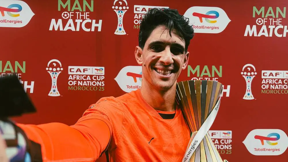 ياسين بونو.. حارس الحلم المغربي يتوج رجل المباراة ويقود الأسود للنهائي