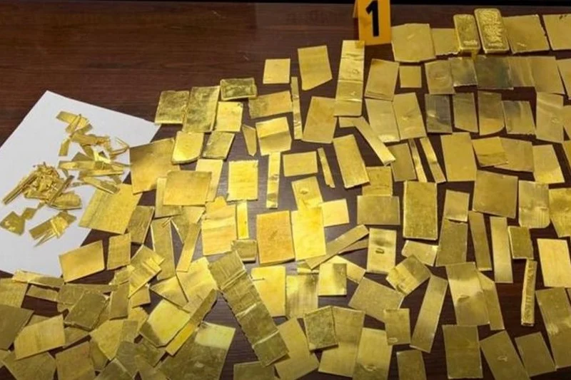 إحباط محاولة تهريب دولي لسبائك الذهب بميناء بني أنصار