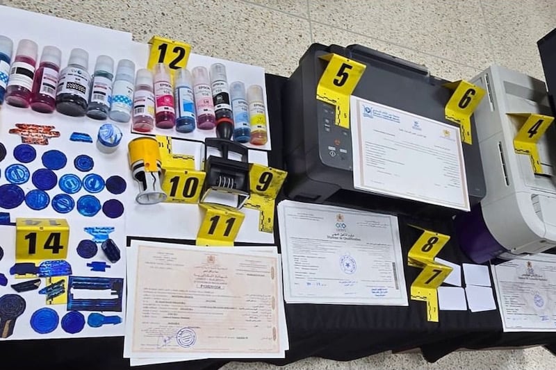 أمن طنجة يفكك شبكة لتزوير الوثائق والشهادات الدراسية ويوقف المسؤولين عنها