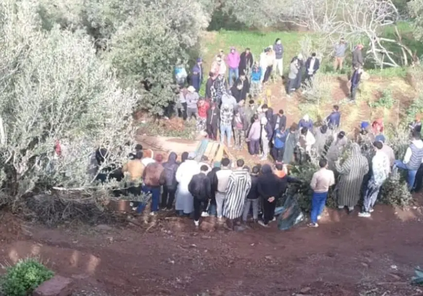حادث مميت بجماعة سيدي بولخلف: مصرع ثلاثة أشخاص وإصابة 17 في انقلاب “طرونزيت”