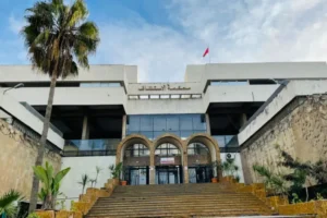 الدار البيضاء: النيابة العامة تصدر قرار حفظ مسطرة بعد وفاة شخص إثر سقوطه من نافذة مقر الفرقة الوطنية