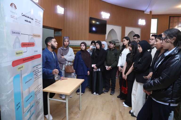 كلية الطب والصيدلة بمراكش تفتح أبوابها لتلاميذ الثانويات لاكتشاف مسارات التكوين الطبي
