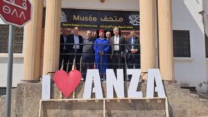 أمزازي يزور متحف الجيولوجيا بأنزا ويؤكد أهمية تثمين آثار الديناصورات لتعزيز السياحة العلمية