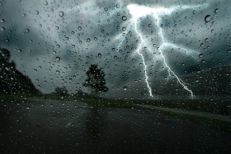نشرة إنذارية: زخات رعدية قوية وتساقط البرد منتظر بعدد من مناطق المغرب خلال الخميس والجمعة