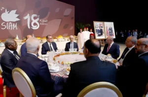 جلالة الملك يقيم مأدبة عشاء على شرف المشاركين في الدورة الـ18 للملتقى الدولي للفلاحة بالمغرب برئاسة رئيس الحكومة