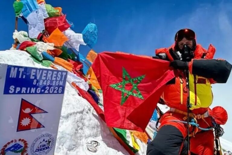 جلالة الملك يهنئ المتسلقة نوال صفنضلة بعد إنجاز تسلق قمتي إيفريست ولوتسي