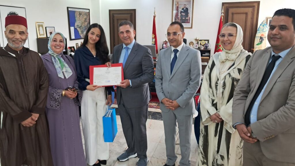 والي جهة سوس ماسة يستقبل صاحبة أعلى معدل جهوي في امتحانات البكالوريا
