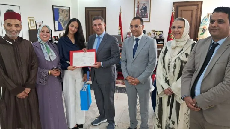 والي جهة سوس ماسة يستقبل صاحبة أعلى معدل جهوي في امتحانات البكالوريا