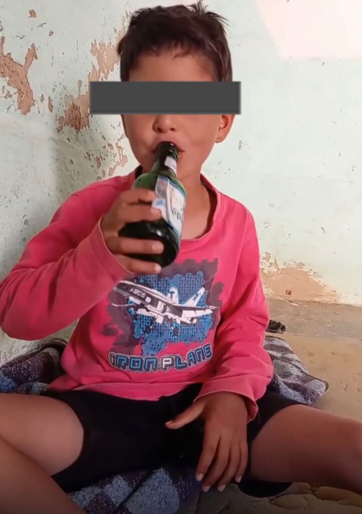 فيديو متداول يقود إلى توقيف مشتبه فيه قدم الكحول لطفل قاصر بضواحي الريش