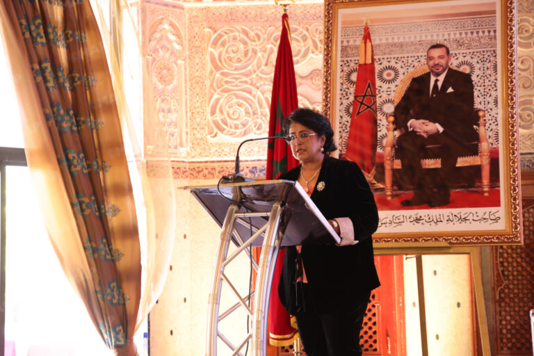 إعلان فاس يوصي بجعل الكرامة الإنسانية محورا للحكامة العالمية ويشيد بالرؤية الملكية للتنمية المشتركة