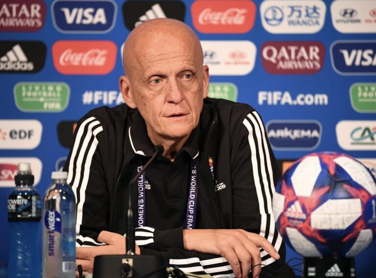كولينا يدافع عن حكام مباراة مصر والأرجنتين ويؤكد استقلالية التحكيم في كأس العالم