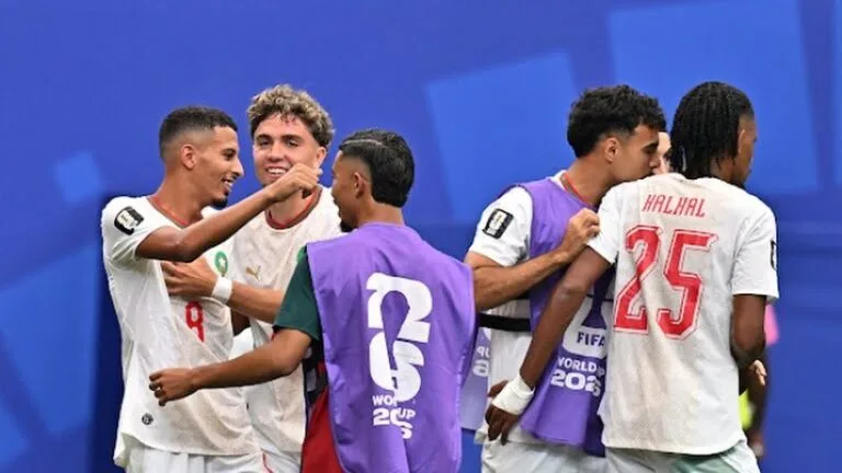“الكاف” تشيد بتأهل المغرب إلى ربع النهائي وتصفه بإنجاز تاريخي متجدد في كأس العالم